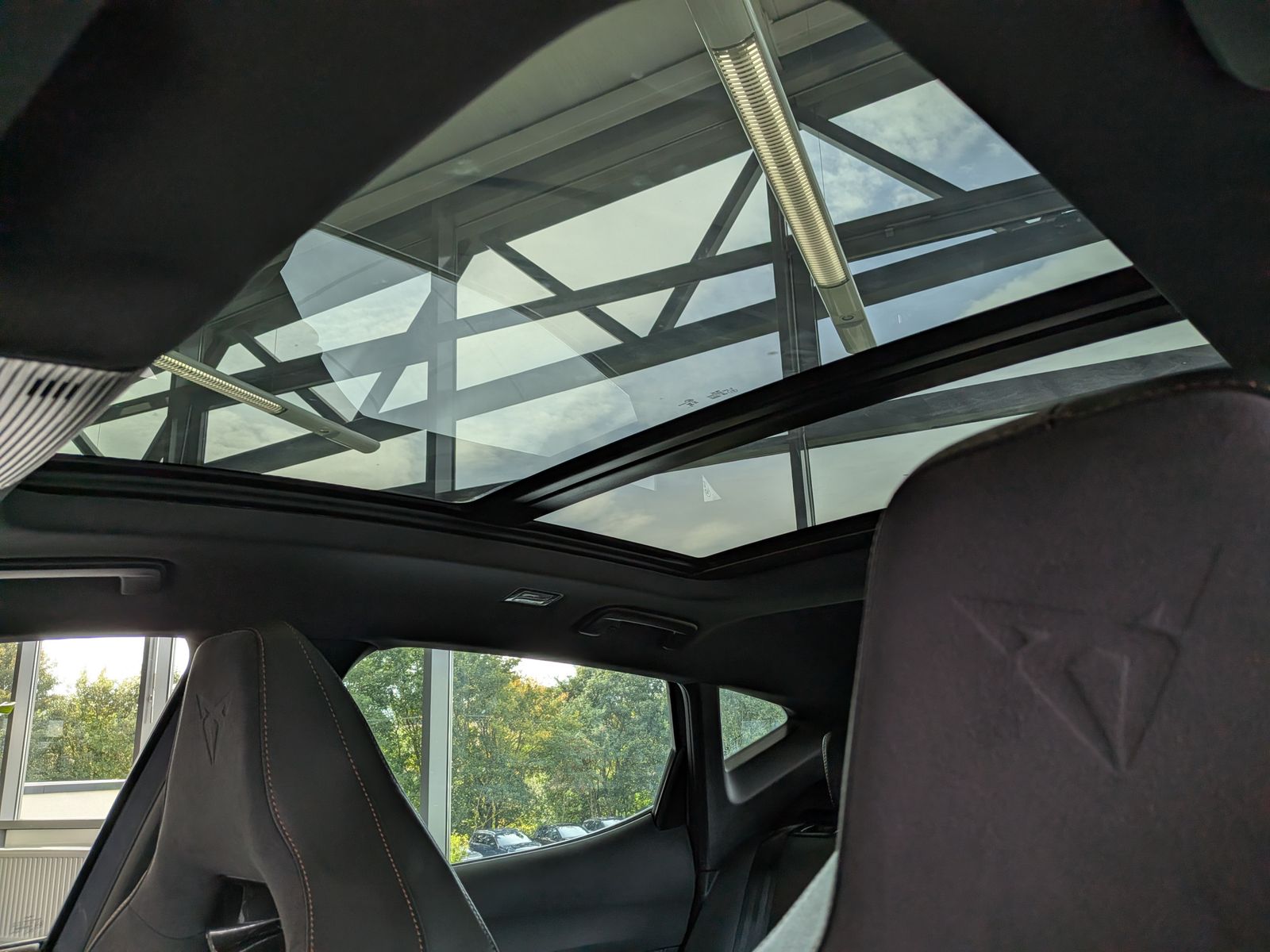Fahrzeugabbildung CUPRA Formentor 1.5 eTSI Pano Sennh DCC Matrix AHK 19"