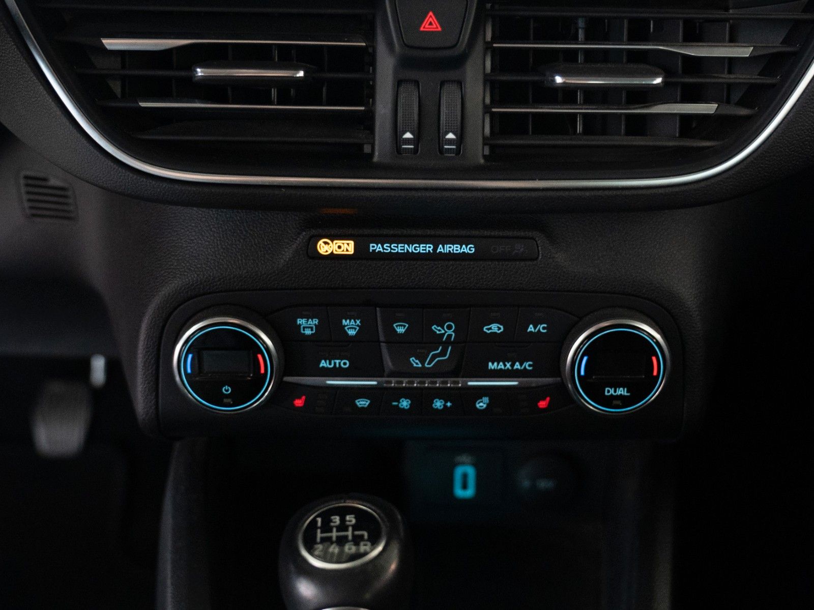 Fahrzeugabbildung Ford Focus Turnier Active WINTER-P/AHK/NAVI/KEYFREE