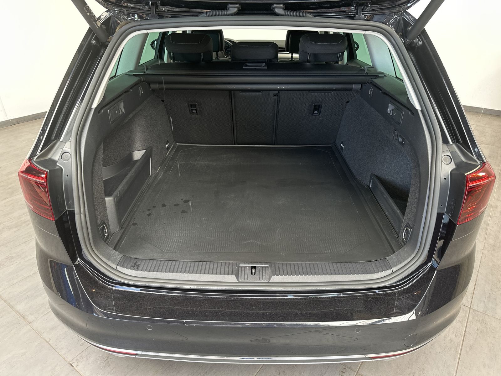 Fahrzeugabbildung Volkswagen Passat Variant 1.4 GTE+NAV+IQ-LIGHT+ACC+AHK+SHZ