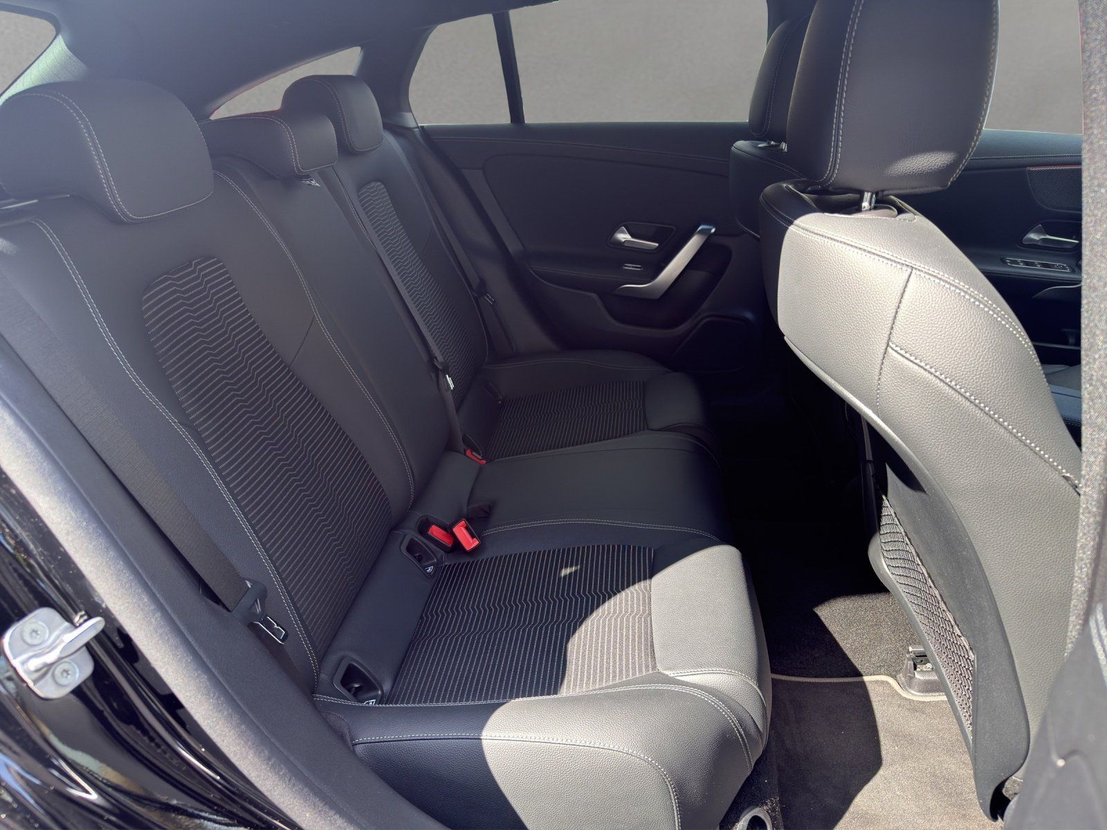 Fahrzeugabbildung Mercedes-Benz CLA200d SB Prog DISTR Memo AHK HighMBUX Busi HUD