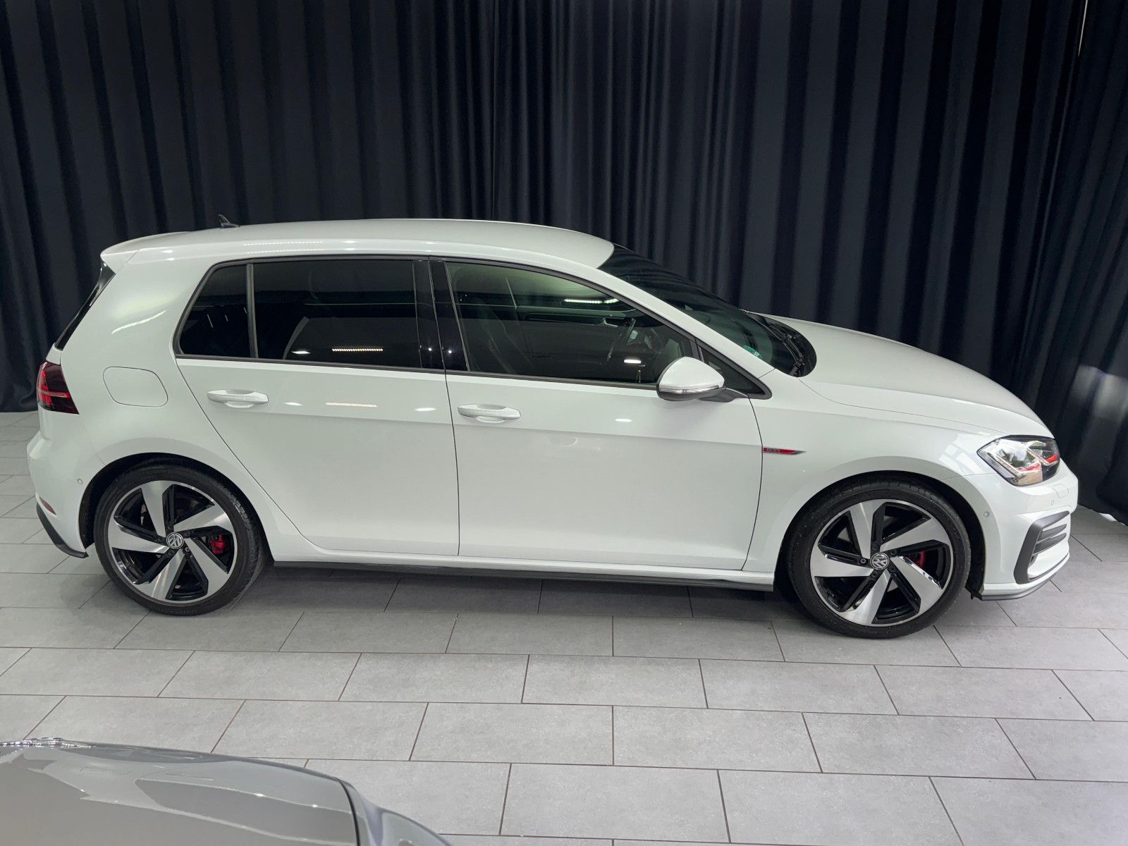 Fahrzeugabbildung Volkswagen Golf VII Lim. GTI BMT/Start-Stopp