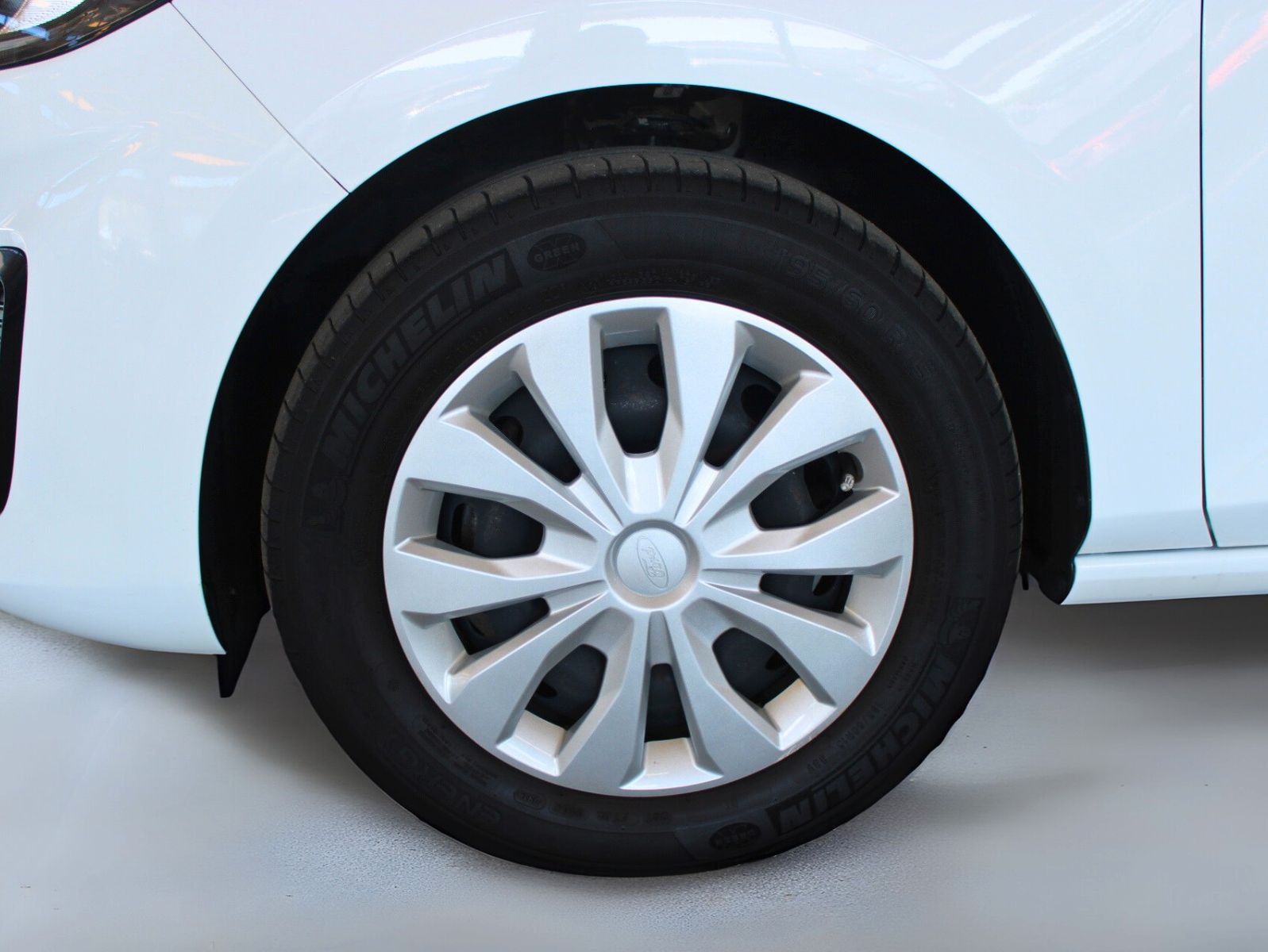 Fahrzeugabbildung Ford Fiesta Trend KLIMA LED WinterPaket PDC 1.Hand