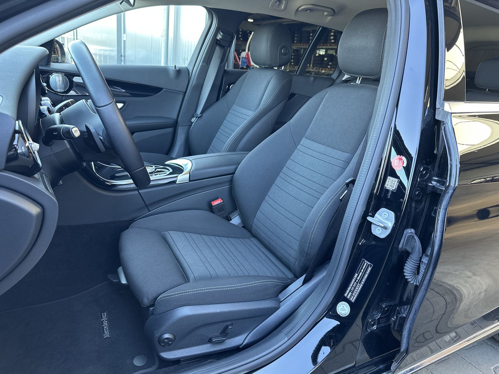 Fahrzeugabbildung Mercedes-Benz C 300e T Avantgarde NAV+LED+AHK+BURMESTER+PP+1HD