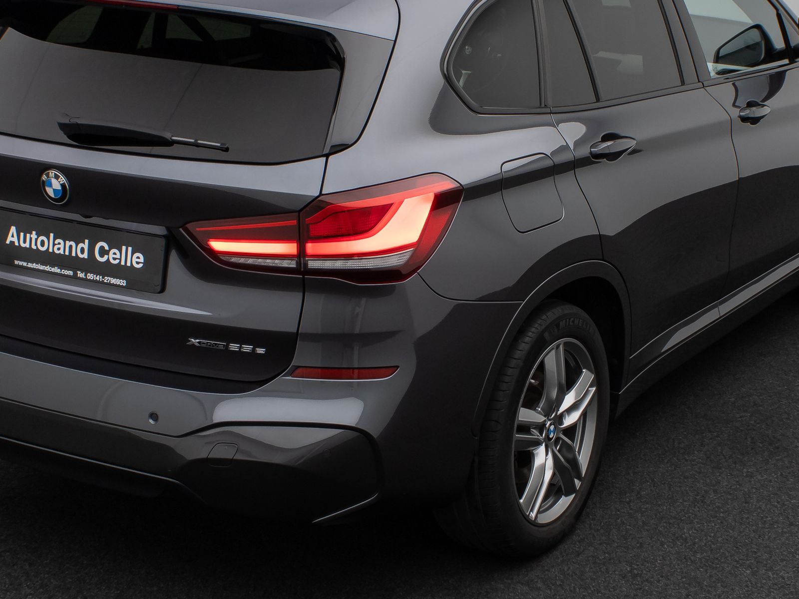 Fahrzeugabbildung BMW X1 xD25e M Sport Panorama Kamera HUD DAB HiFi