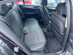 BMW 520d Autom. *DISPLAY KEY*HEAD UP*SURROUND VIEW*