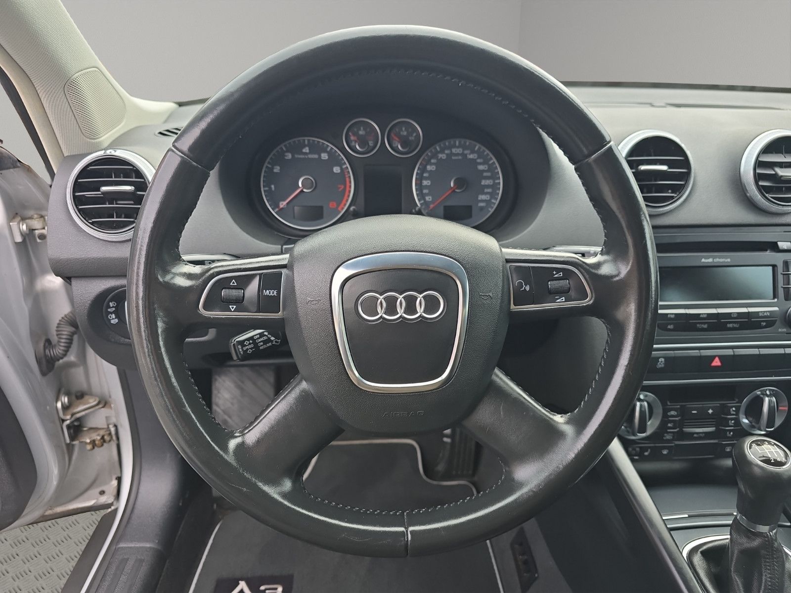 Fahrzeugabbildung Audi A3 Sportback 1.2 TFSI Attraction+Klima+SHZ
