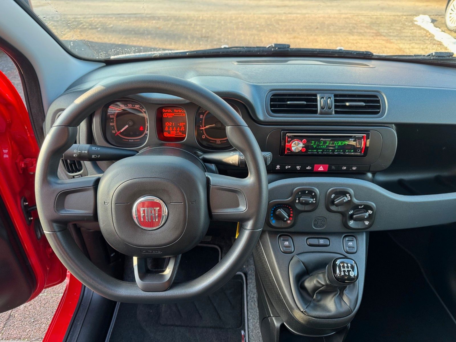 Fahrzeugabbildung Fiat Panda Easy Parksensoren Radio Klima
