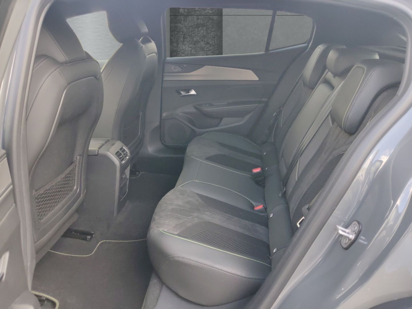 Peugeot 408 - Bild 9