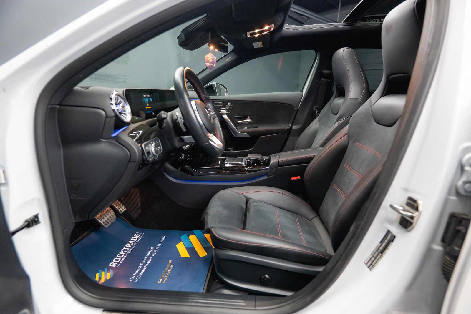 Fahrzeugabbildung Mercedes-Benz A 35 AMG 4Matic Night-Paket *Pano*LED*ACC*DAB*