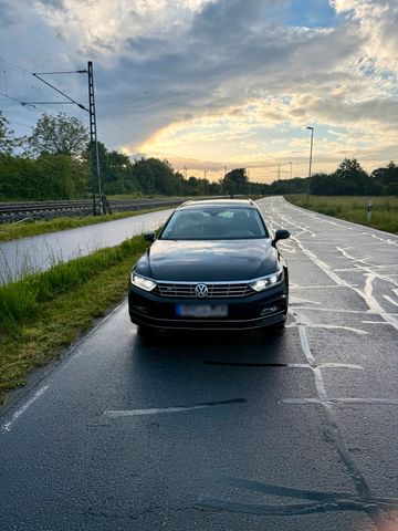 VW Passat Variant 2.0 TDI (R-Line) BJ15, DSG,...
