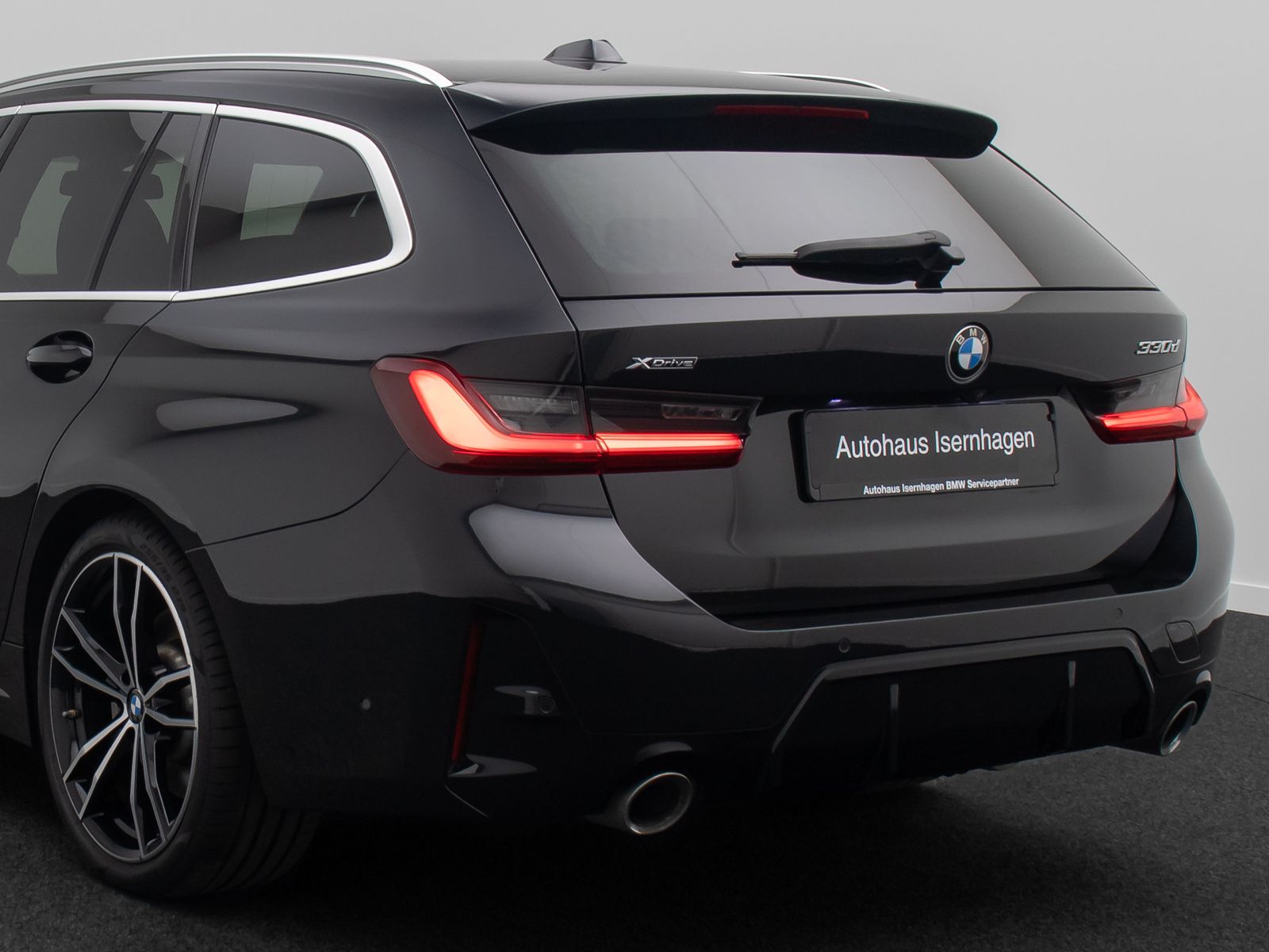 Fahrzeugabbildung BMW 330d xD M Sport DAB Kamera HUD Panorama HiFi 19"