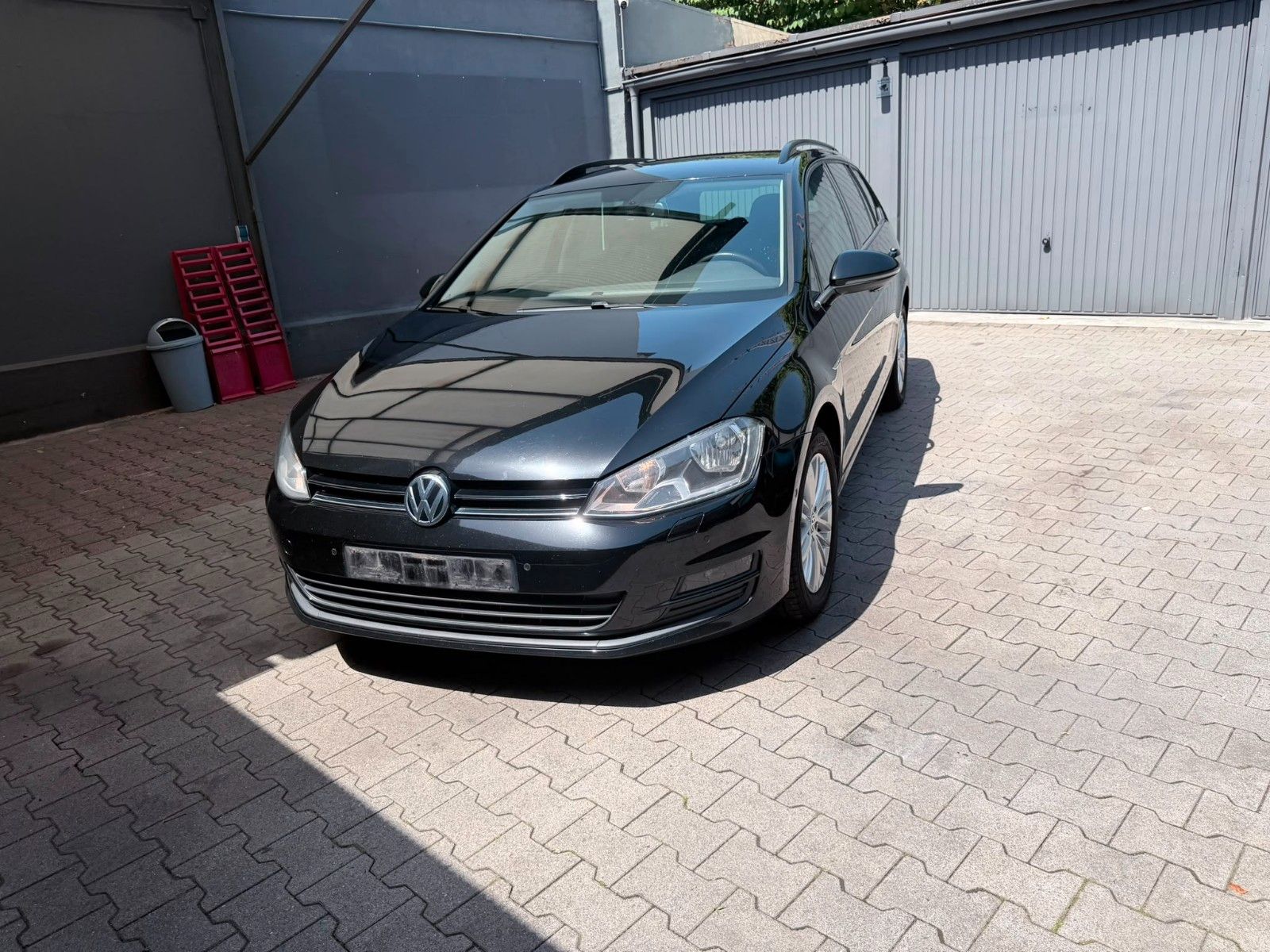 Volkswagen Golf - 1
