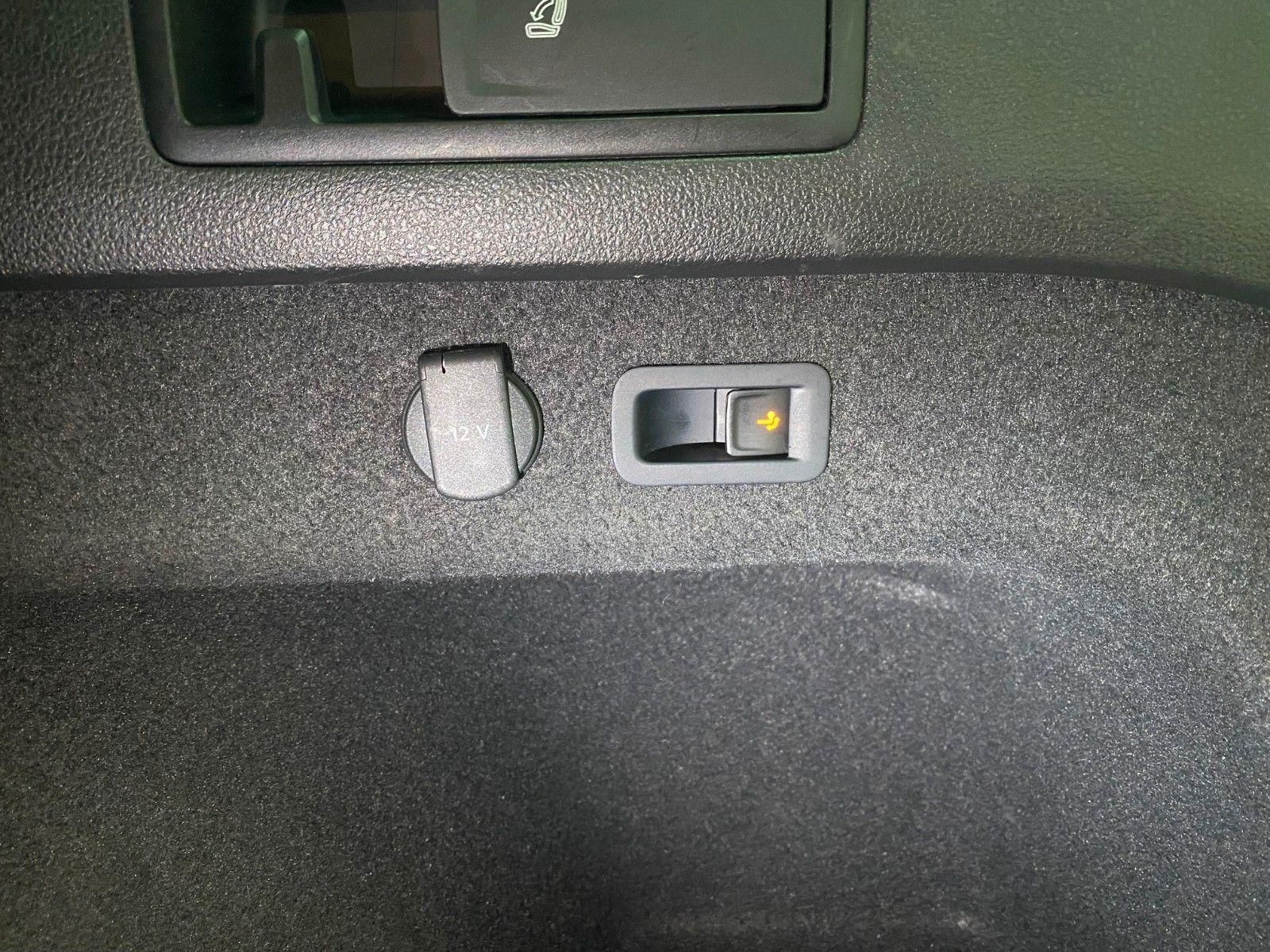 Fahrzeugabbildung Volkswagen Passat Variant 1.5 TSI OPF DSG Comfortline+NAVI+