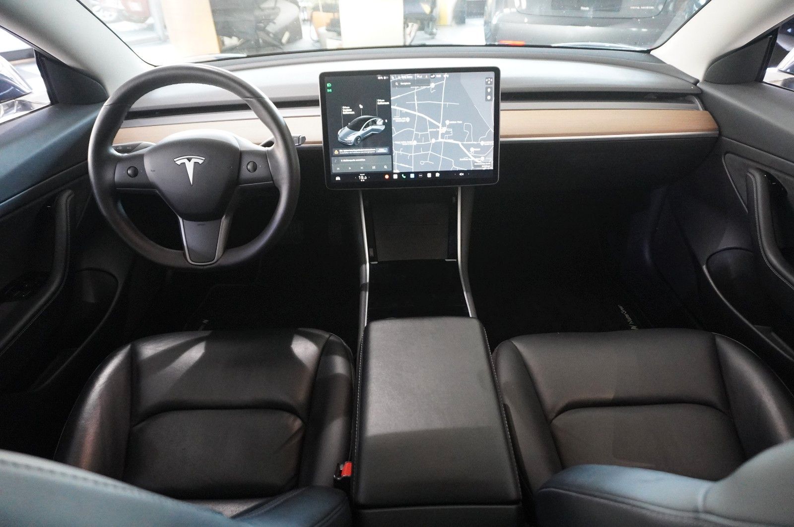 Fahrzeugabbildung Tesla Model 3 Standard Range Plus NAVI/KAMERA/SH/PANO