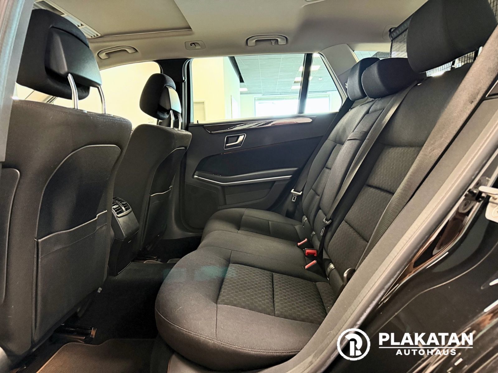 Fahrzeugabbildung Mercedes-Benz E 200 T-Modell Abst-Tempomat Navi MB-Service
