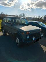 Lada Niva 4x4 - Lada mit Benzin-Antrieb: Kleinwagen, Schaltgetriebe