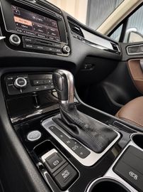 Volkswagen Touareg - 9