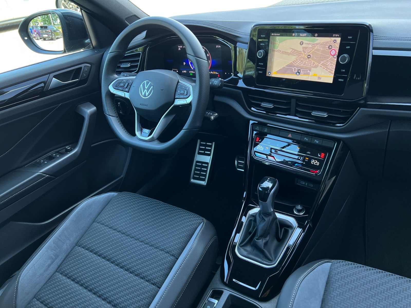 Fahrzeugabbildung Volkswagen T-Roc Cabriolet R-Line 1.5 TSI DSG *BlackStyle,A
