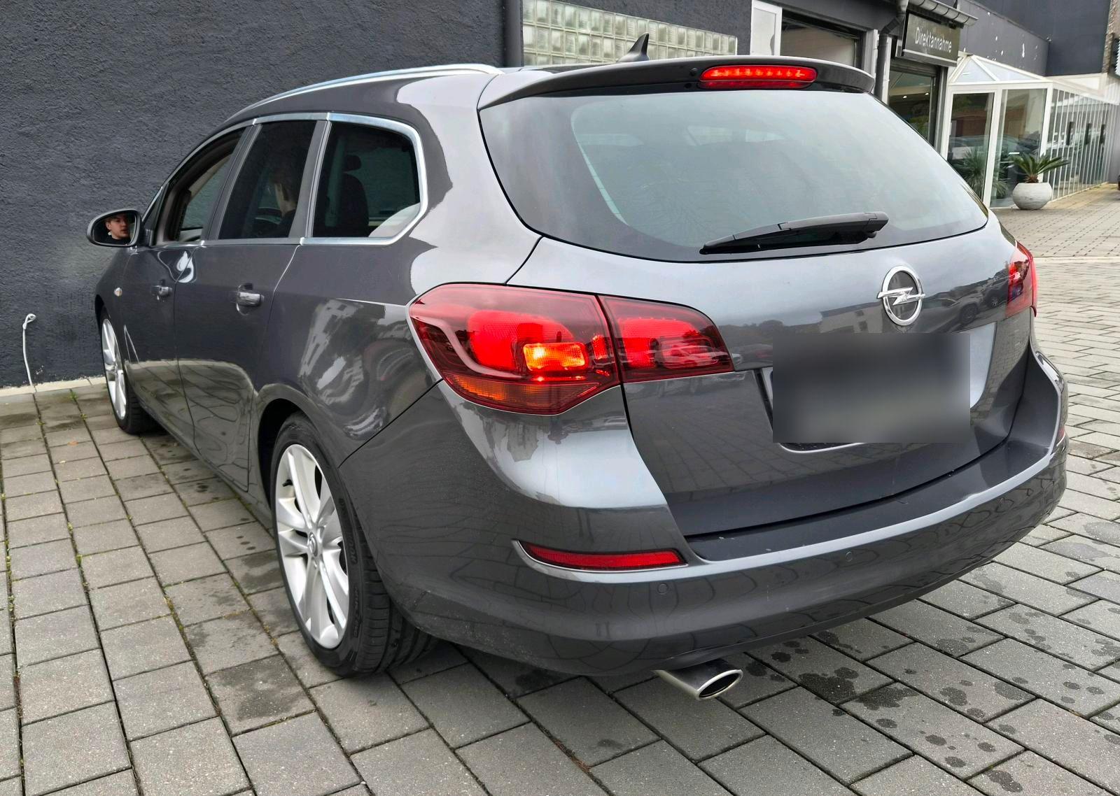 Opel Astra 2011 — engine 179 HP (132kW)