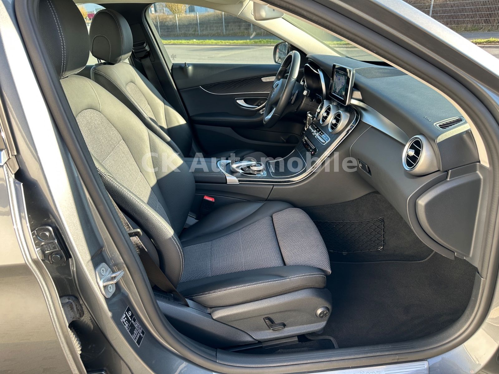 Fahrzeugabbildung Mercedes-Benz C 200 CGI Lim. Avantgarde Autom./Navi/LED/ILS