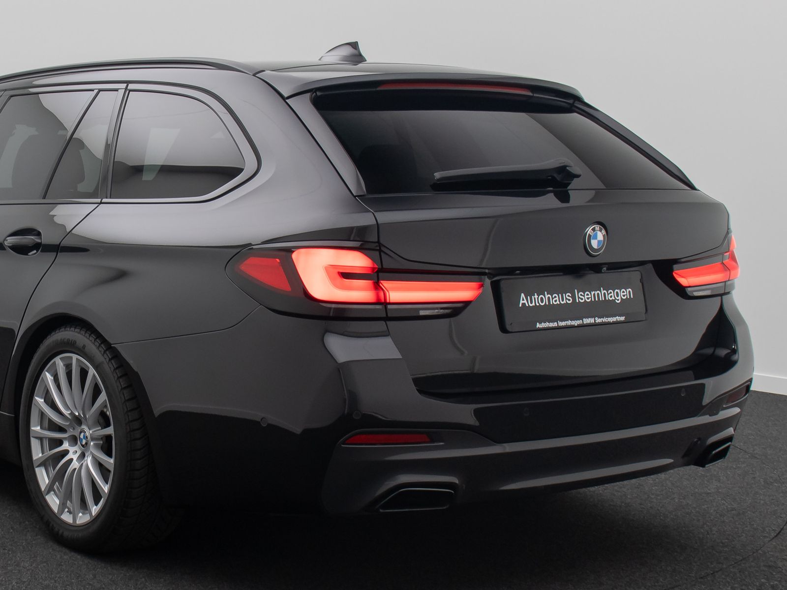 Fahrzeugabbildung BMW 530d xD M-Paket 360° LED DAB HUD Pano NaviPro