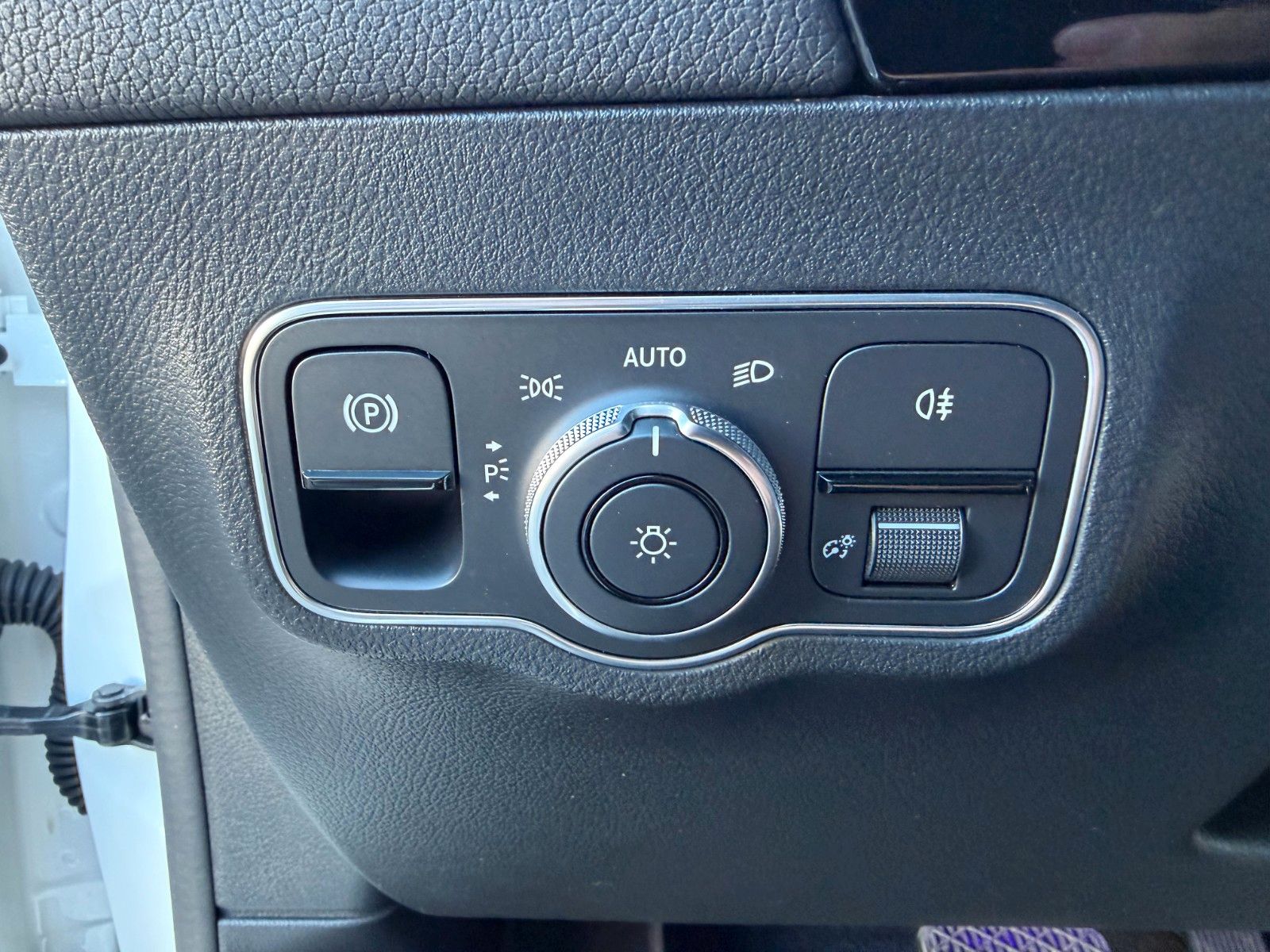 Fahrzeugabbildung Mercedes-Benz EQA 300 4M Progressive+Ambiente+Night+19`+TotW