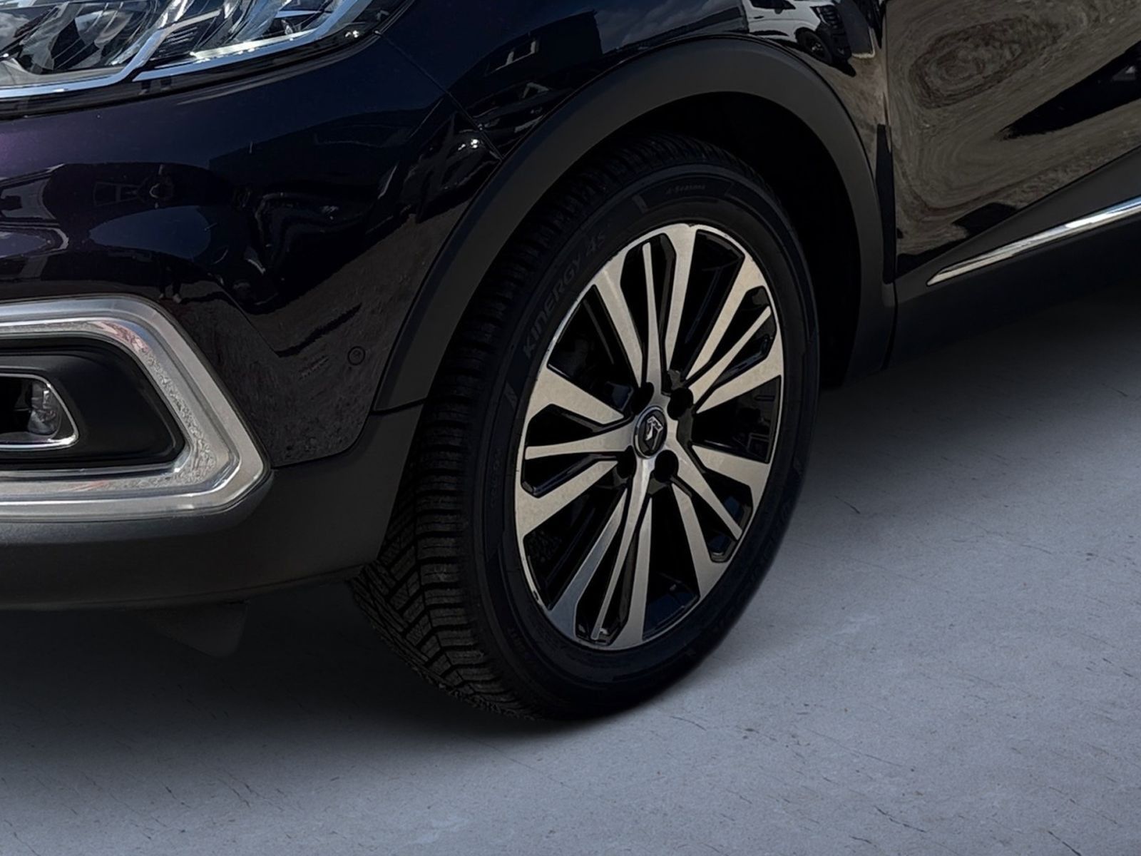 Fahrzeugabbildung Renault Captur 1.2 AT Initiale Paris ENERGY *GJR*BOSE*LE