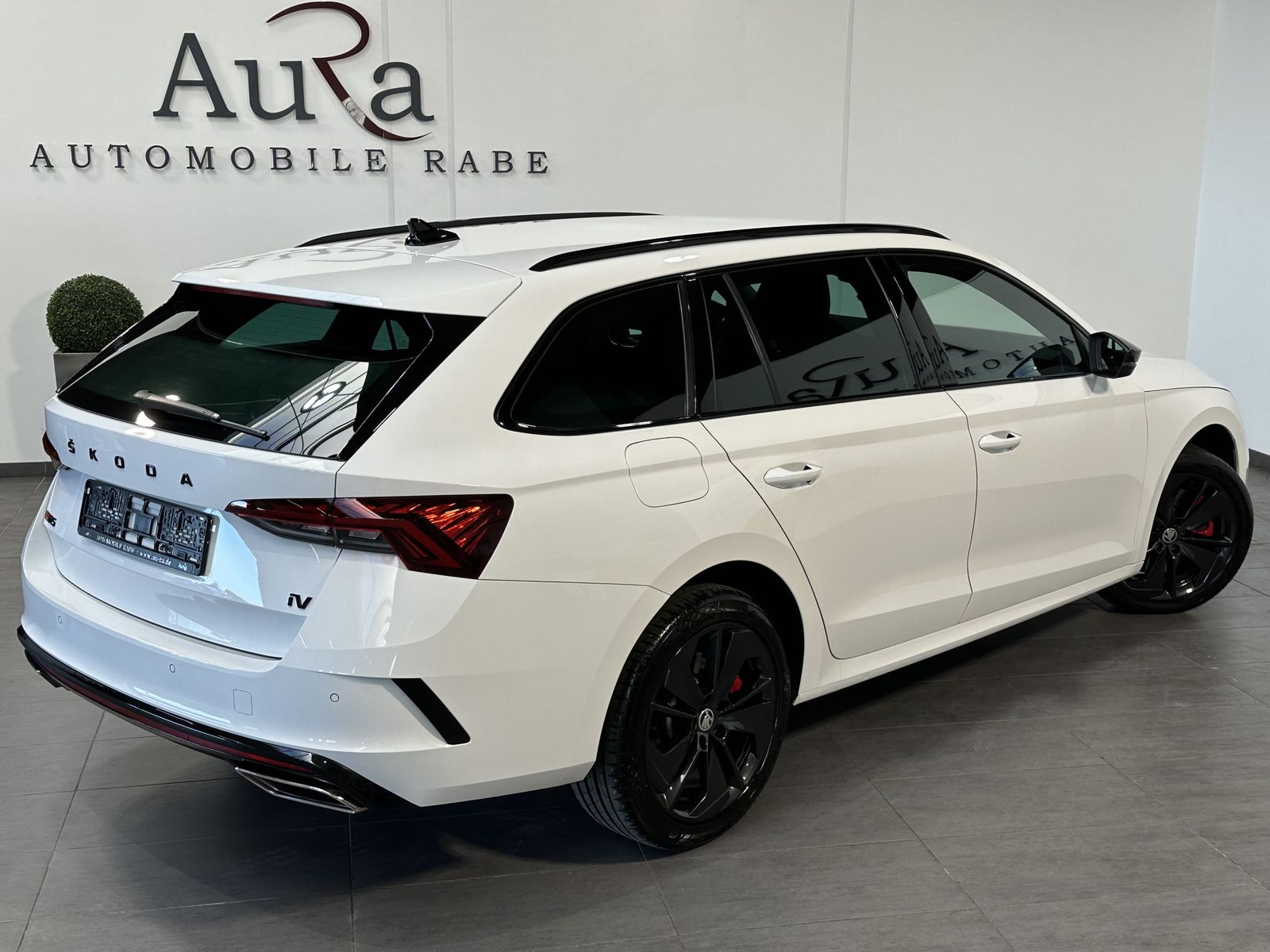 Fahrzeugabbildung SKODA Octavia Combi 1.4 TSI DSG RS iV NAV+LED+VCOCK+PP