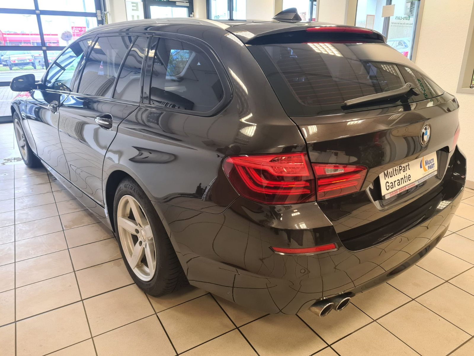 Fahrzeugabbildung BMW 520 d xDrive / AHK / Bi-XENON / LEDER