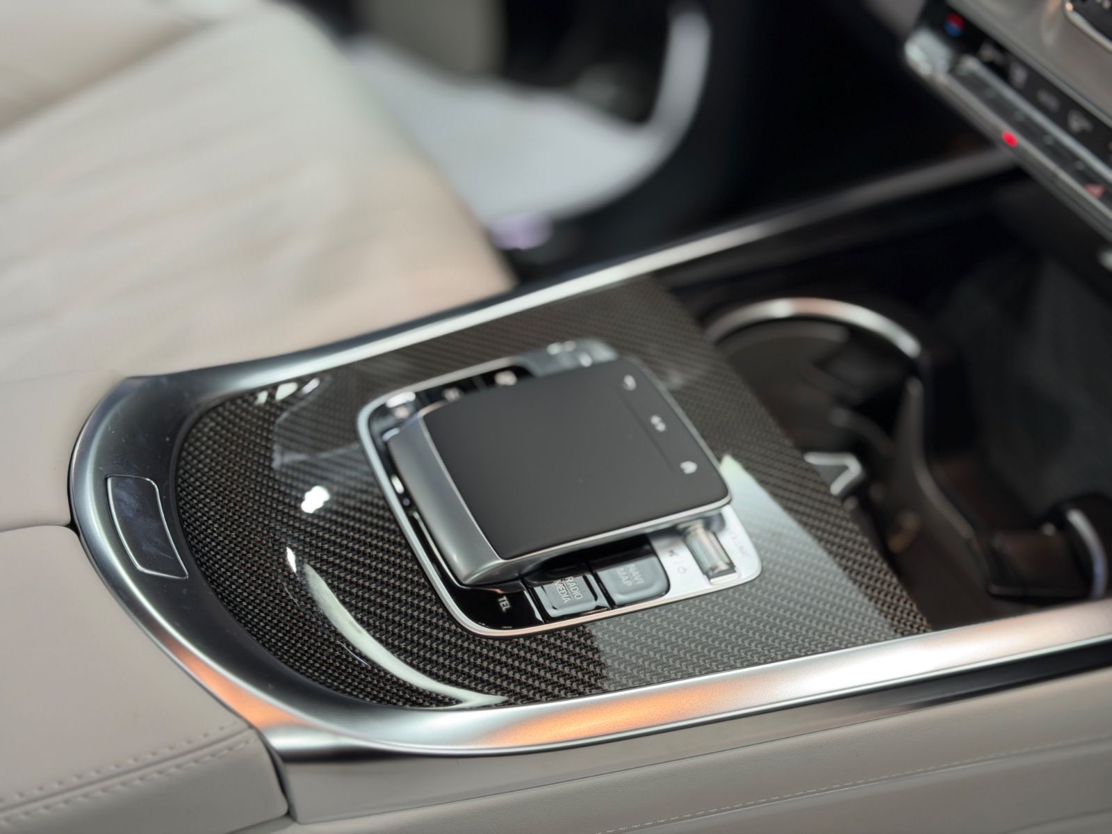 Fahrzeugabbildung Mercedes-Benz G 63 AMG|MY26|A22|PERFORMANCE|TV|VOLL|CARBON|