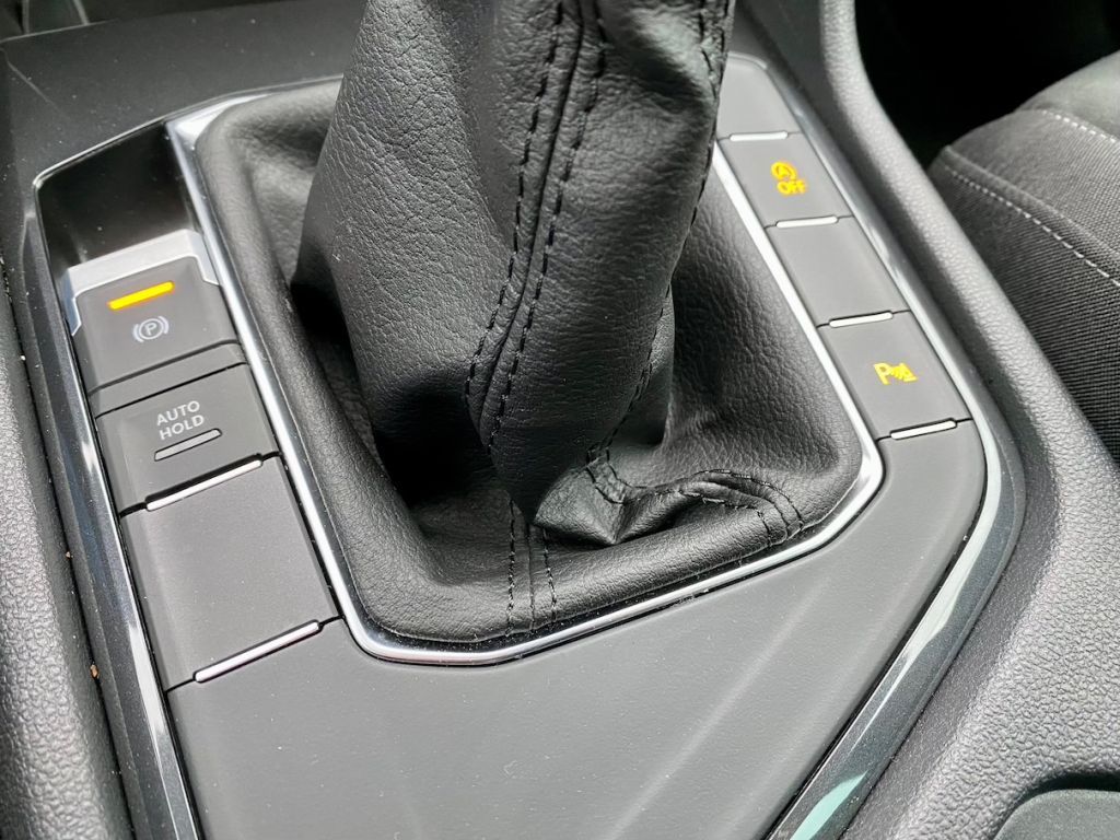 Fahrzeugabbildung Volkswagen Tiguan 1.5 TSI Life AAC NAVI SHZ PDC MASSAGE