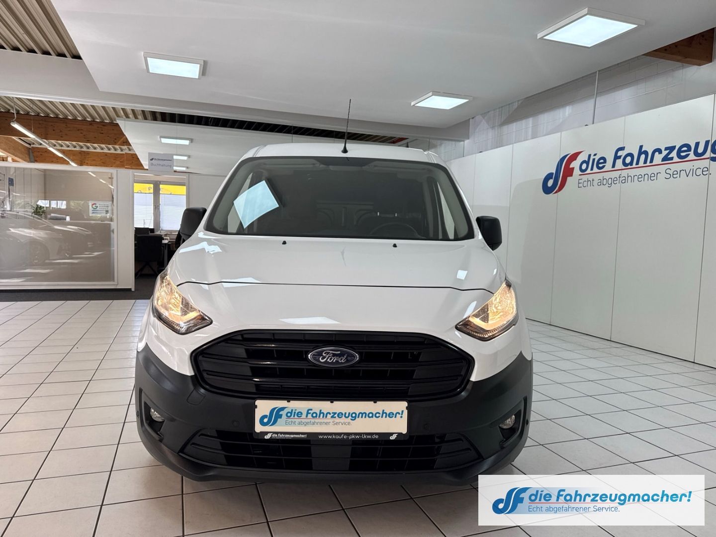 Fahrzeugabbildung Ford Transit Connect Kasten lang Kurvenlicht DAB SHZ