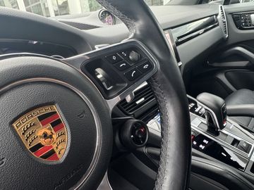 Porsche Cayenne - 4