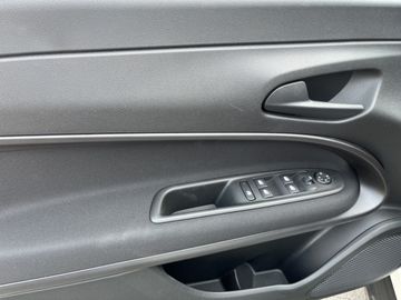 Fiat 600e Red LED KAMERA NAVI PDC CARPLAY KLIMA