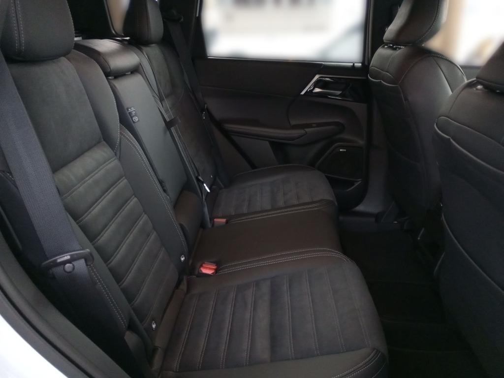 Mitsubishi Outlander Plug-in Hybrid 2.4L Select