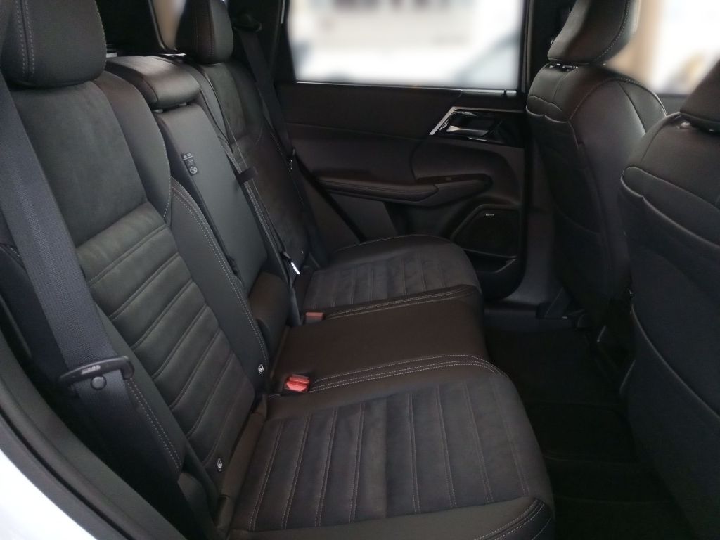 Fahrzeugabbildung Mitsubishi Outlander Plug-in Hybrid 2.4L Select