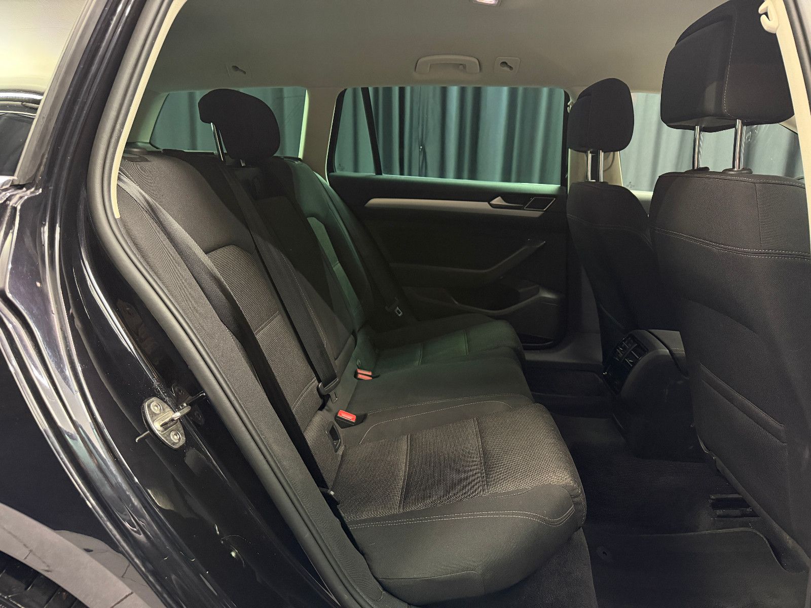 Fahrzeugabbildung Volkswagen Passat Variant Comfortline|NAVI|PDC|2-HD
