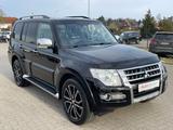 Mitsubishi Pajero 3.2 DI-D Top 2HD Xenon Scheckheft Leder - Mitsubishi Pajero in Bremen