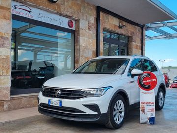 Volkswagen Tiguan - 1