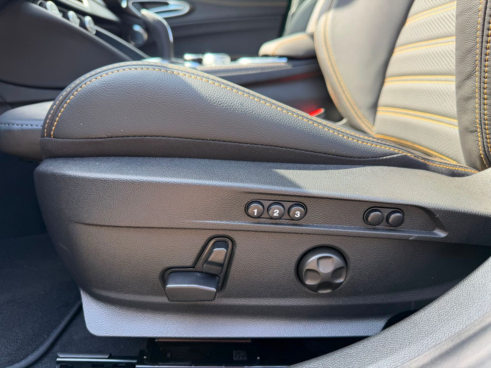 Fahrzeugabbildung Alfa Romeo Giulia Quadrifoglio Oro