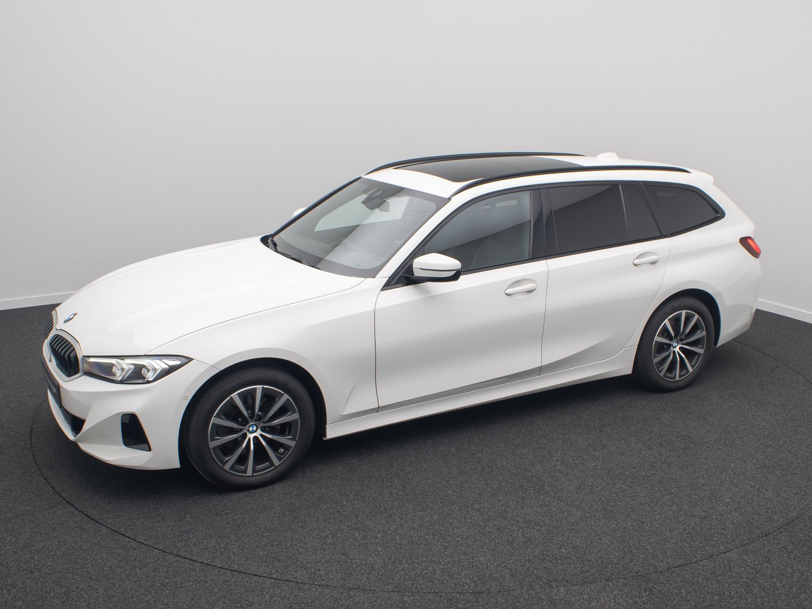 Fahrzeugabbildung BMW 320d Kamera DAB HiFi Panorama Sportsitz Leder