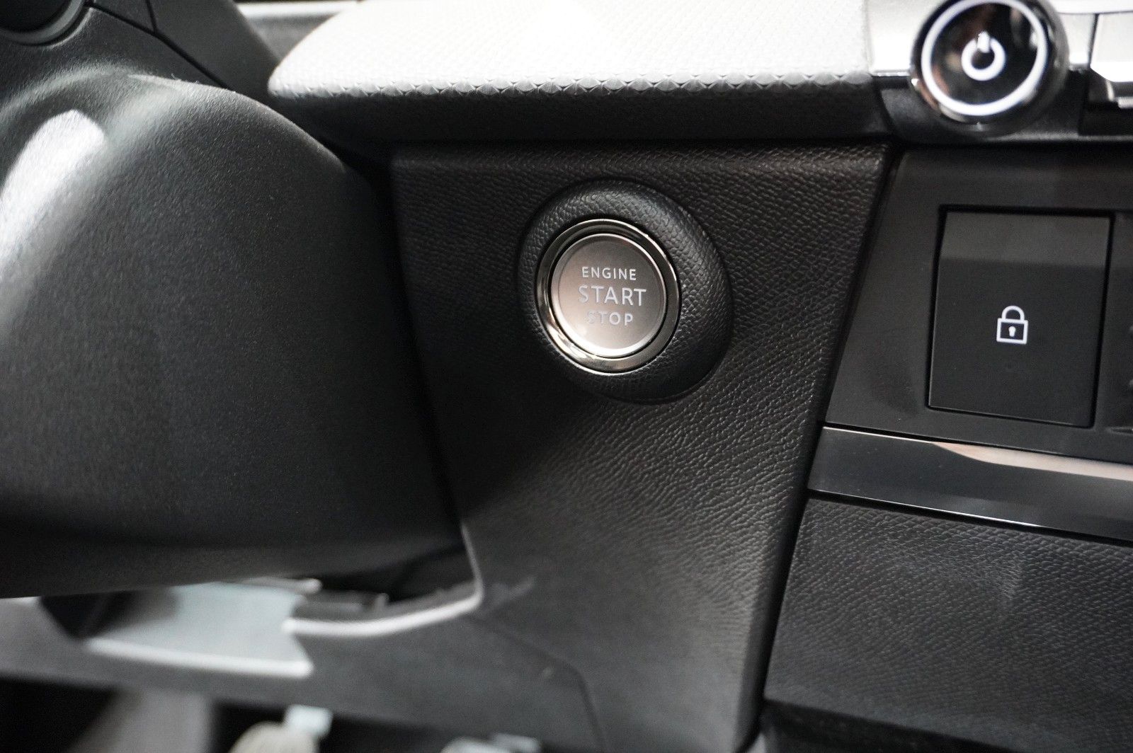 Fahrzeugabbildung Opel Astra L ST 1.2T GS SPORT NAVI/LED/360°/PANO/HUD