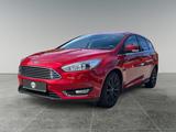 Ford Focus Turnier Titanium/Kamera/AHK - Ford Focus mit Benzin-Antrieb: Kombi