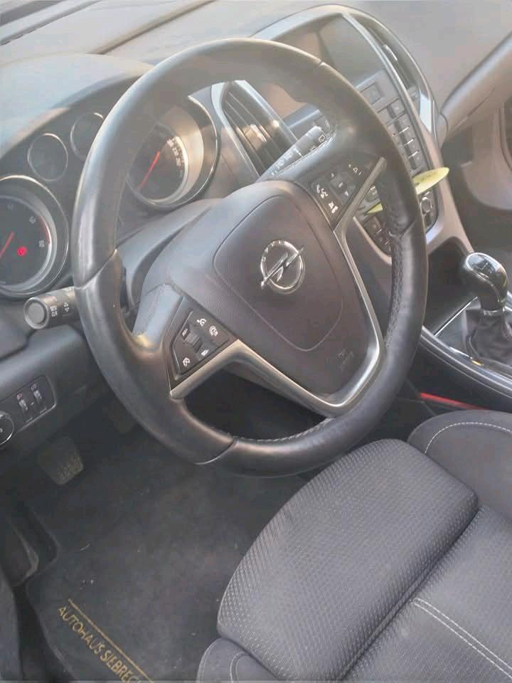 Opel Astra 2014 — engine 102 HP (75kW)