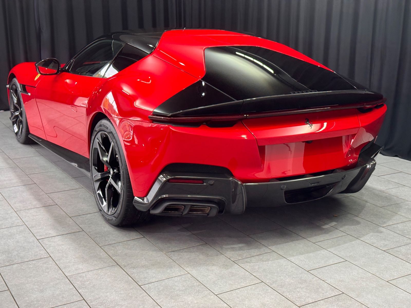 Fahrzeugabbildung Ferrari 12Cilindri|LIFT|FULL-CARBON|RACING-SEAT|ON STOCK