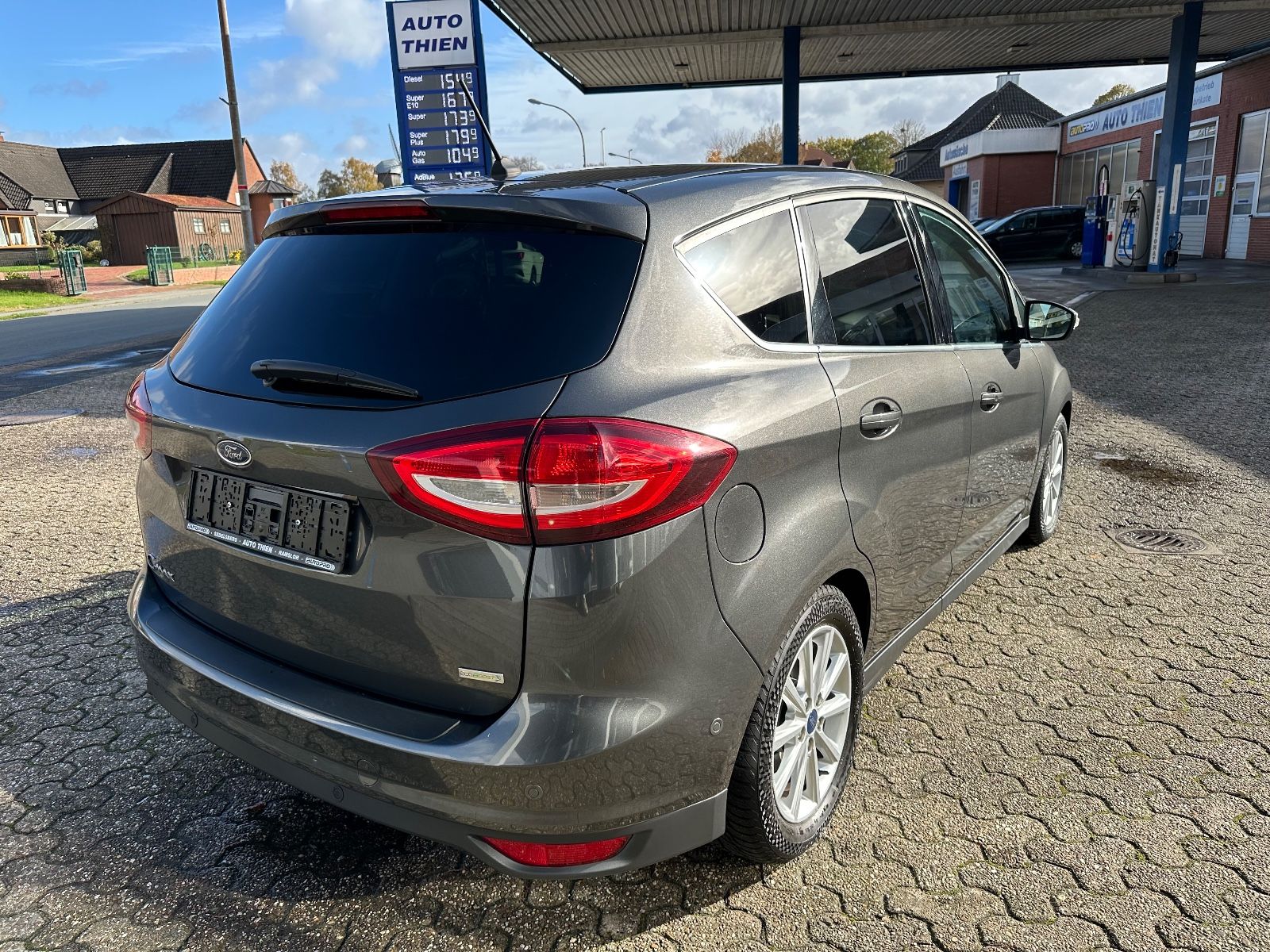 Fahrzeugabbildung Ford C-Max 1.0 EB Titanium Navi/SHZG/ParkPilot/GJR
