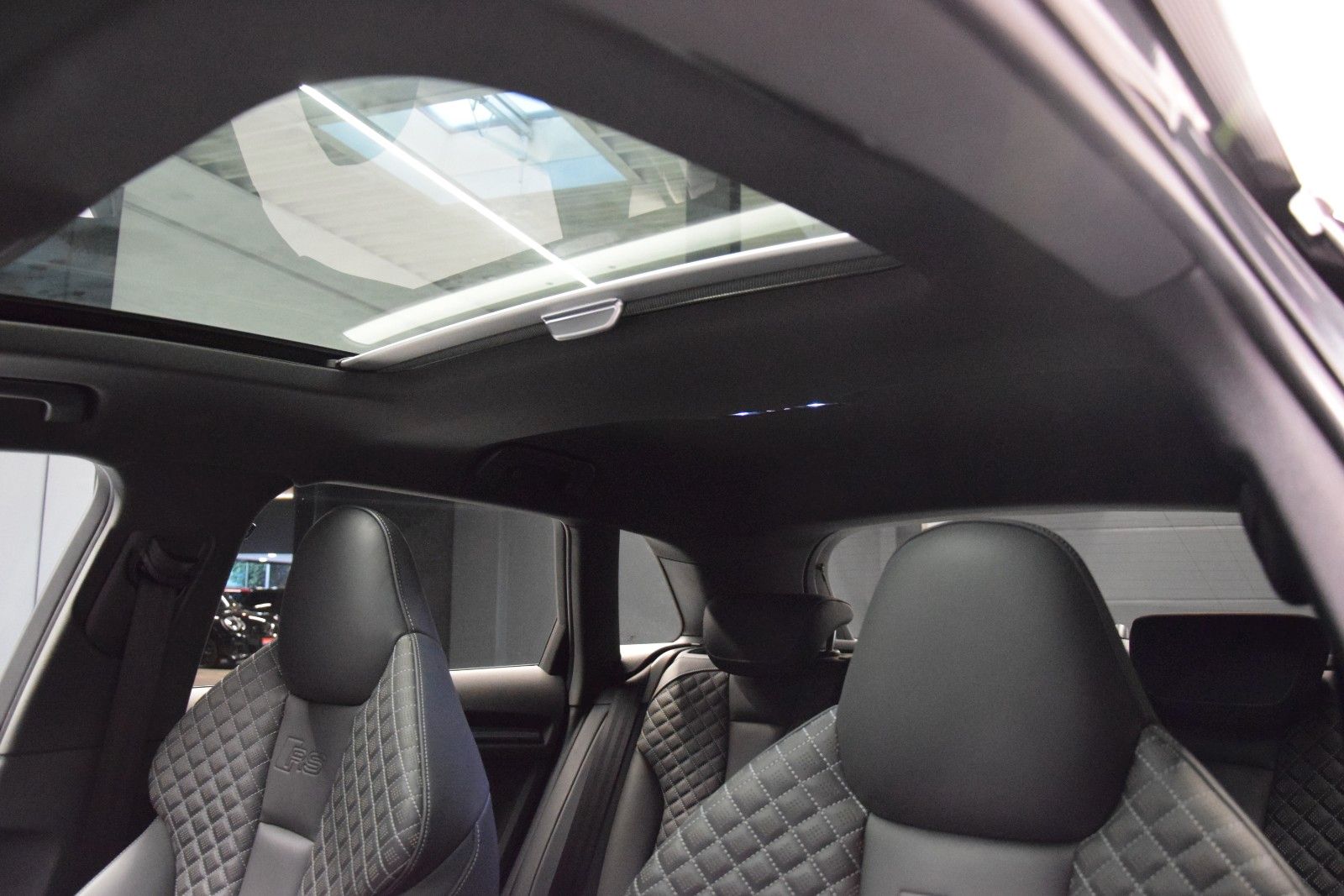Fahrzeugabbildung Audi RS3 Sportback 2.5 TF quattro Pano B&O Schale ACC