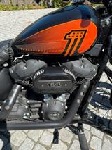 Harley-Davidson Street Bob 114 FXBBS vivid black - Harley-Davidson Motorräder in Dresden