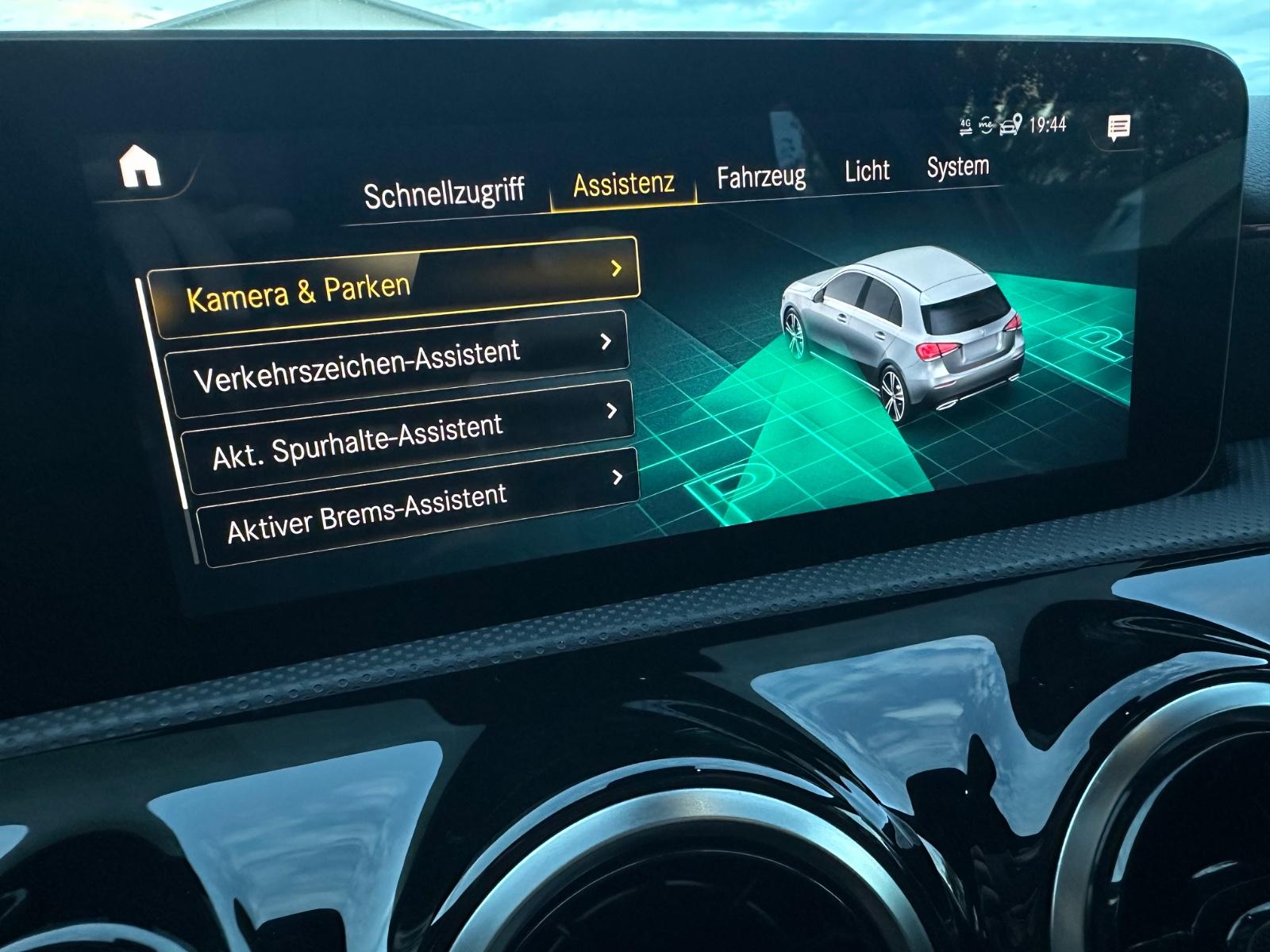 Mercedes-Benz A 250 AMG-Line GARANTIE/APPLE-CAR-PLAY/SPUR/LED