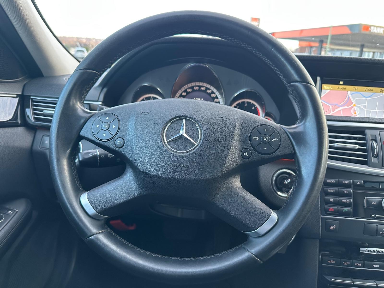Mercedes-Benz E220 2010 — photo 22
